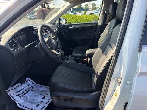 Certified 2023 Volkswagen Tiguan SE w/ Panoramic Sunroof Package FWD image 11