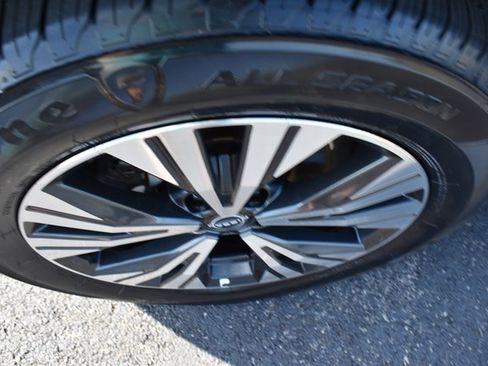 Used 2023 Nissan Rogue SV image 15