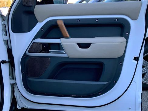 Used 2020 Land Rover Defender 110 SE image 20