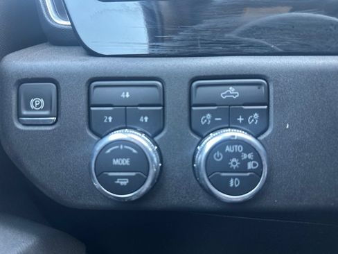 Used 2025 GMC Sierra 3500 SLE w/ SLE Convenience Package AWD/4WD image 10