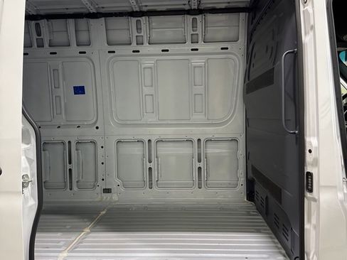Used 2024 Mercedes-Benz eSprinter 170 Cargo image 24