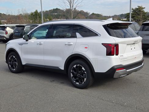 New 2026 Kia Sorento S w/ S Panoramic Sunroof Package image 5