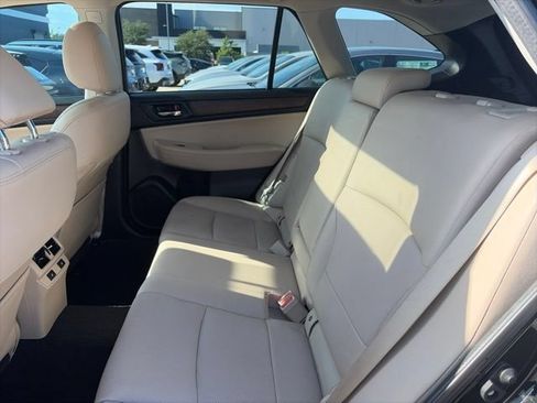 Used 2016 Subaru Outback 2.5i Limited AWD/4WD image 8