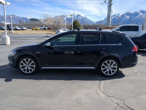 Used 2017 Volkswagen Golf Alltrack SEL image 2