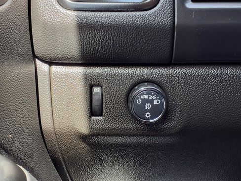 Used 2021 Chevrolet Colorado LT w/ Safety Package RWD image 26