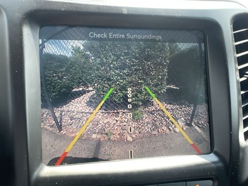 Used 2014 Jeep Cherokee Trailhawk w/ Technology Group AWD/4WD image 27
