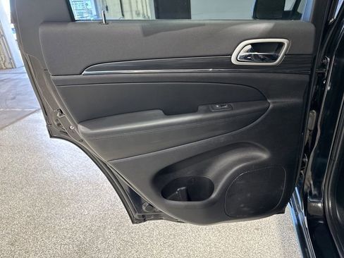 Used 2021 Jeep Grand Cherokee Limited w/ Premium Lighting Group AWD/4WD image 16