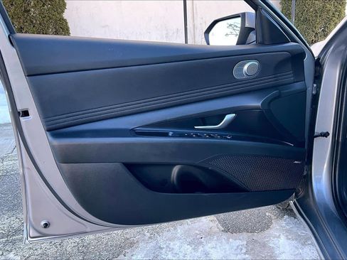 Used 2024 Hyundai Elantra Limited image 22