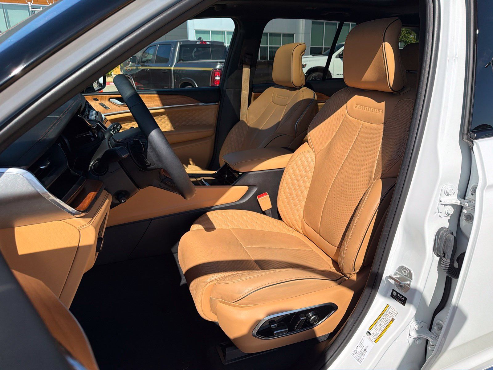 Used 2025 Jeep Grand Cherokee Summit AWD/4WD image 13