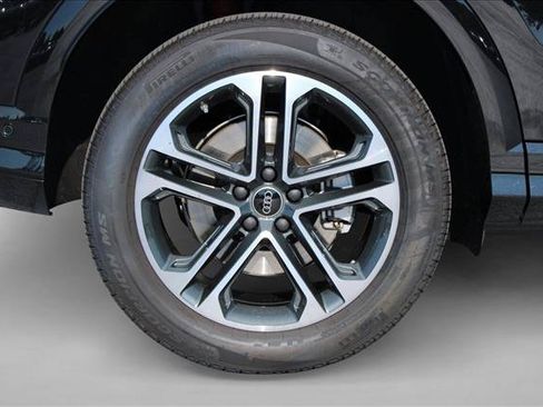 Certified 2025 Audi Q5 Premium w/ Convenience Package AWD/4WD image 14