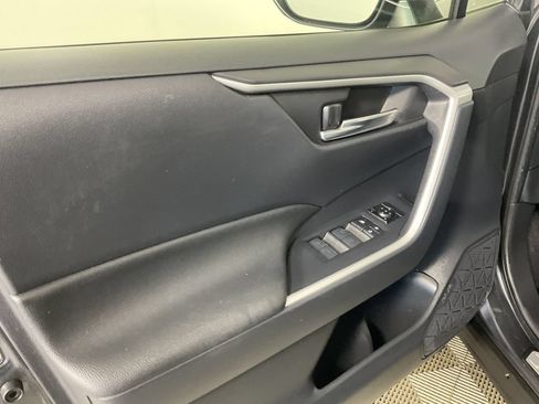 Used 2025 Toyota RAV4 XLE AWD/4WD image 15