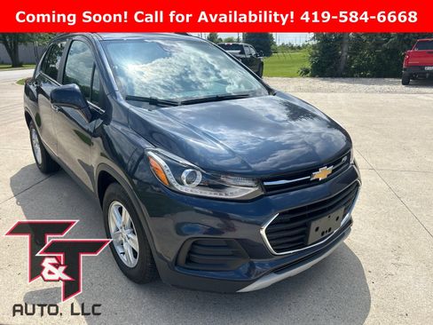 Used 2018 Chevrolet Trax LT w/ LT Convenience Package FWD image 1