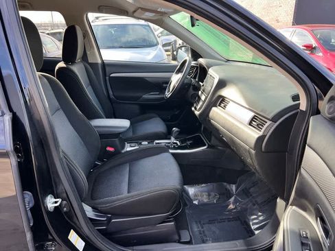 Used 2018 Mitsubishi Outlander SE image 20