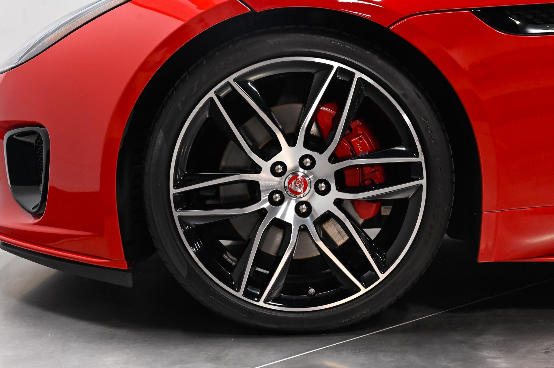 Used 2020 Jaguar F-TYPE Convertible RWD image 23
