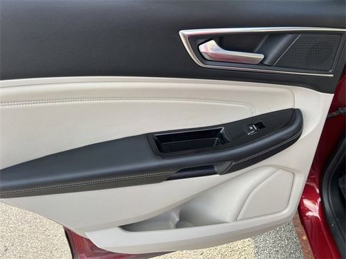 Used 2019 Ford Edge Titanium image 23