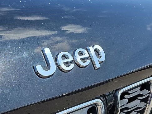 Used 2023 Jeep Grand Cherokee L Limited AWD/4WD image 30