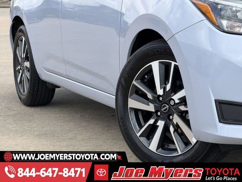 Used 2025 Nissan Versa SV image 11