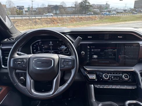 Used 2024 GMC Sierra 2500 Denali Ultimate image 16