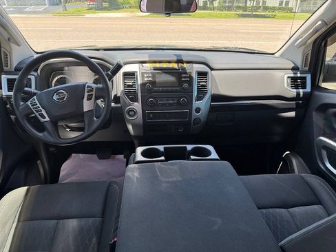 Used 2017 Nissan Titan SV RWD image 16