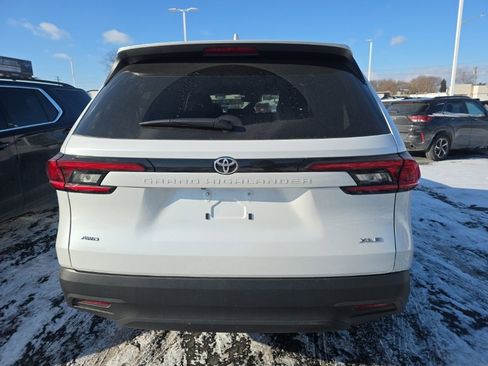 Used 2025 Toyota Grand Highlander XLE image 6