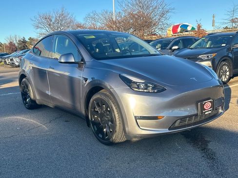 Used 2025 Tesla Model Y Long Range image 11