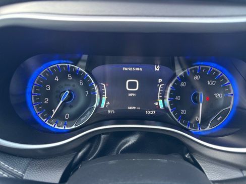 Used 2023 Chrysler Pacifica Touring-L AWD/4WD image 20