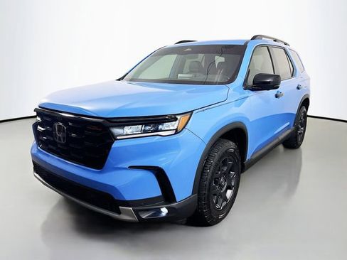 Used 2025 Honda Pilot TrailSport image 5