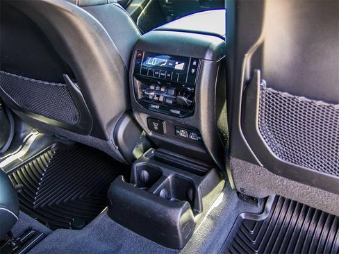 Used 2022 Jeep Grand Cherokee L Laredo image 24