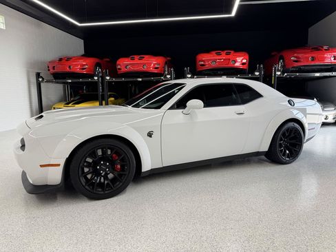 Used 2023 Dodge Challenger SRT Hellcat RWD image 4
