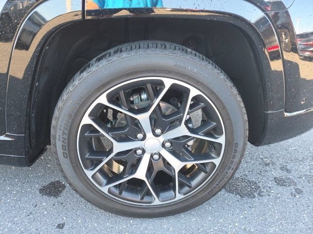 Used 2025 Jeep Grand Cherokee Summit AWD/4WD image 29