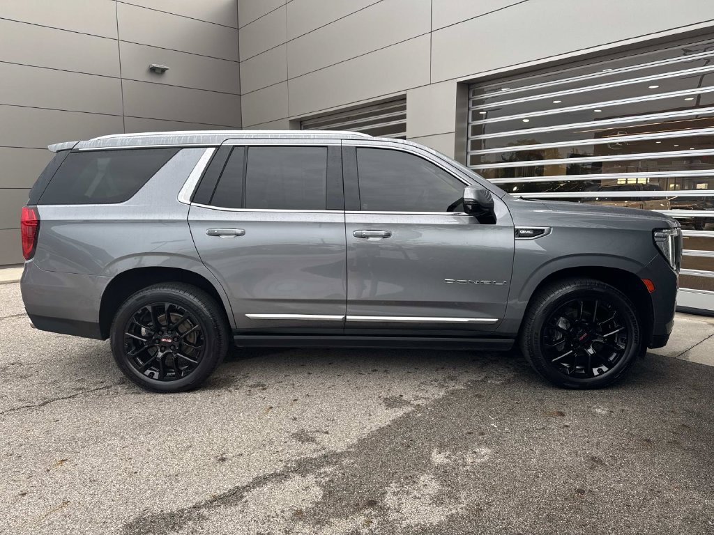 Used 2022 GMC Yukon Denali w/ Denali Premium Package AWD/4WD image 9