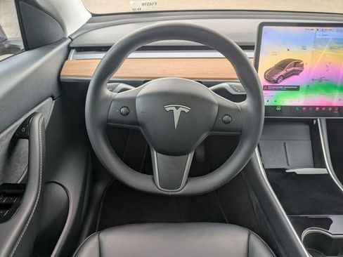 Used 2021 Tesla Model Y Long Range AWD/4WD image 31