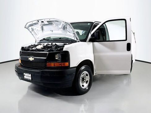 Used 2017 Chevrolet Express 2500 image 13