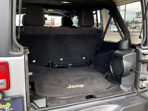 Used 2014 Jeep Wrangler Unlimited Rubicon w/ Dual Top Group image 28