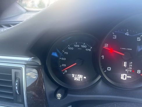 Used 2018 Porsche Macan image 11