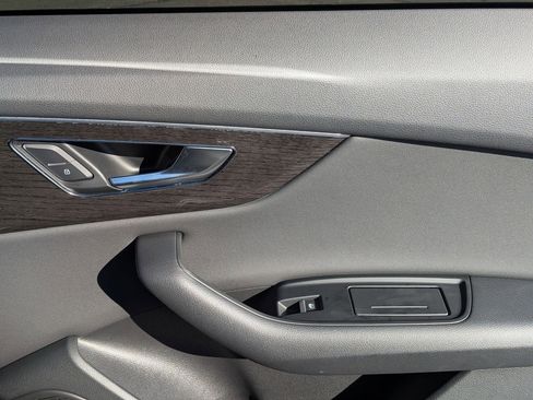 Used 2019 Audi Q8 Premium Plus image 36