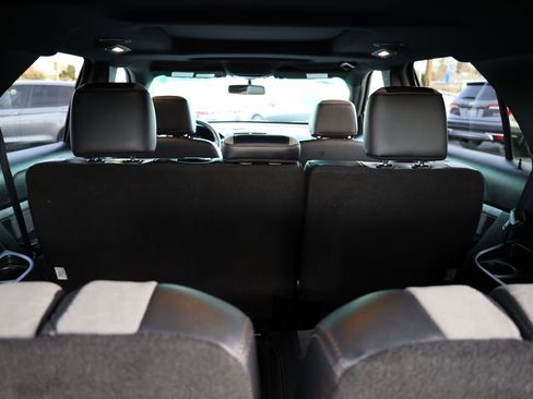 Used 2017 Ford Explorer XLT w/ Equipment Group 202A image 14