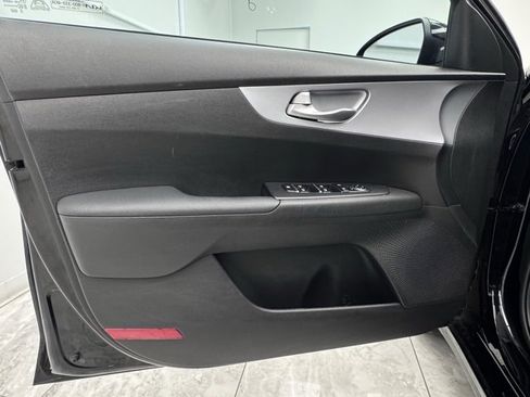 Used 2023 Kia Forte LXS image 29