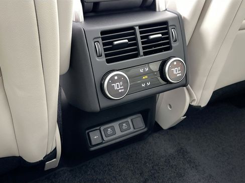 Used 2025 Land Rover Discovery S image 24