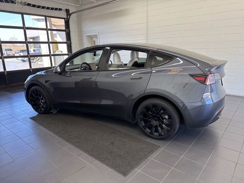 Used 2021 Tesla Model Y Long Range image 5