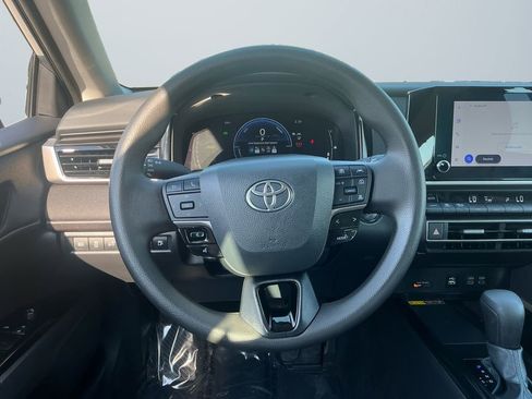 Used 2025 Toyota Camry LE image 13