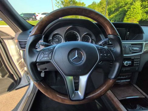 Used 2012 Mercedes-Benz E 350 4MATIC Sedan image 25