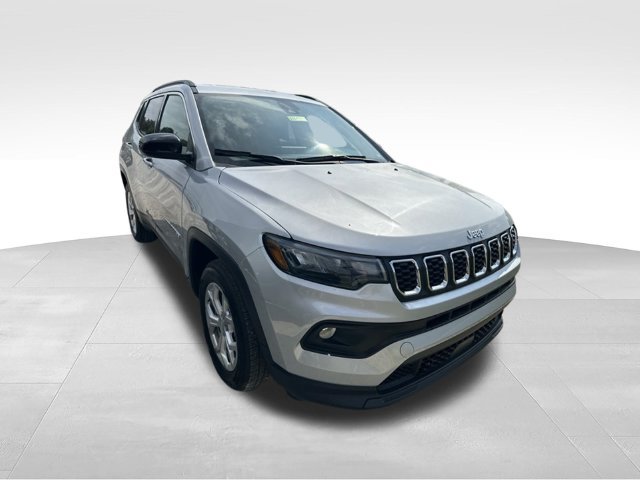 Used 2024 Jeep Compass Latitude AWD/4WD image 8