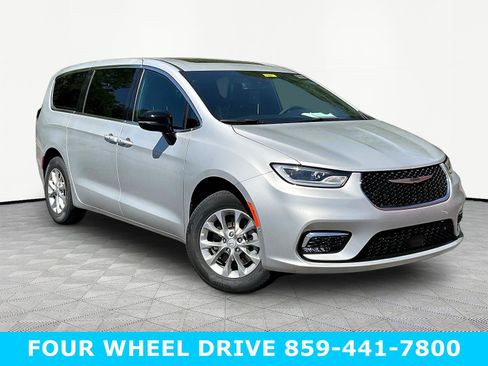 New 2026 Chrysler Pacifica Select AWD/4WD image 3