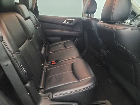 Used 2019 Nissan Pathfinder SL image 19