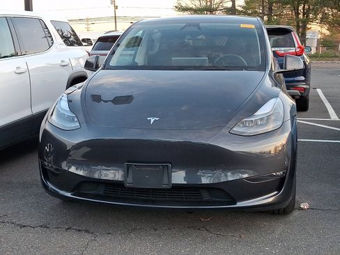 Used 2024 Tesla Model Y Long Range image 4