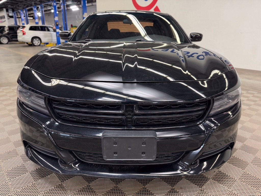 Used 2019 Dodge Charger SXT w/ Blacktop Package RWD image 2