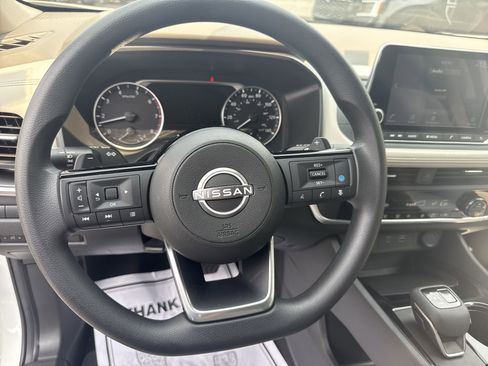 Used 2023 Nissan Rogue SV image 6