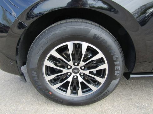 Used 2025 Ford Expedition Max Platinum AWD/4WD image 9