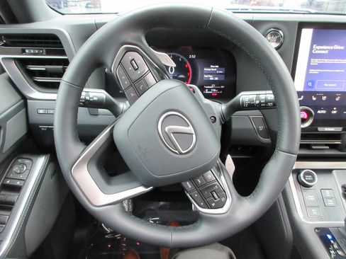 Used 2025 Lexus GX 550 w/ Accessory Package (Z1) image 39